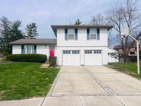 Photo of 2330 Park Ridge Court, Grove City, OH 43123 (MLS # 226007731)