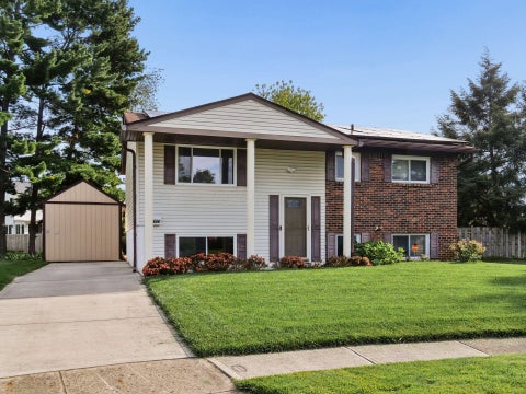 Photo of 5446 Mellowbrook Court, Columbus, OH 43232 (MLS # 226037439)