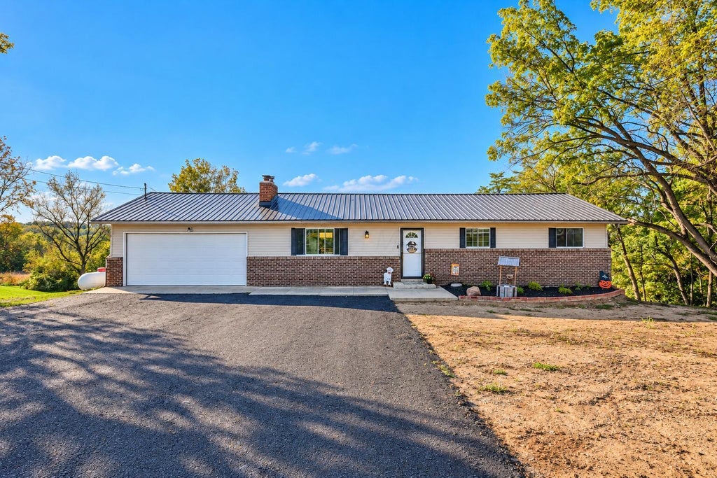 Photo of 4441 S Pitchin Road S, Springfield, OH 45502 (MLS # 226037398)