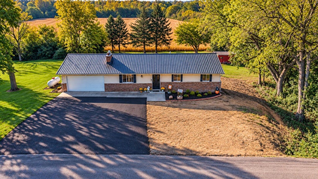 Photo of 4441 S Pitchin Road S, Springfield, OH 45502 (MLS # 226037398)