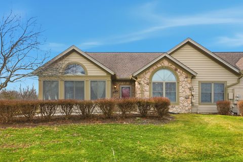 Photo of 2558 Landings Way 8 #8, Grove City, OH 43123 (MLS # 226002632)
