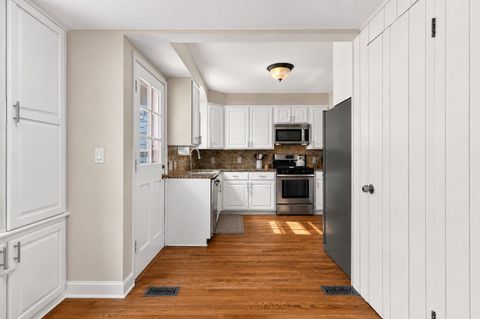 Tiny photo for 3698 Irving Way N, Columbus, OH 43214 (MLS # 226027347)