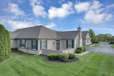 Photo of 4231 Waterside Place 7 #7, Grove City, OH 43123 (MLS # 226013919)
