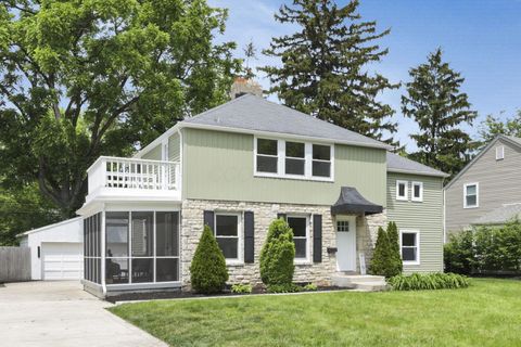 Photo of 2615 Northwest Boulevard, Upper Arlington, OH 43221 (MLS # 226002054)