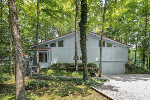 Photo of 10365 National Road SE, Thornville, OH 43076 (MLS # 226026440)