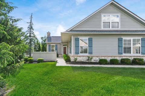 Tiny photo for 4111 Aumbrey Court 35 #35, New Albany, OH 43054 (MLS # 226017930)