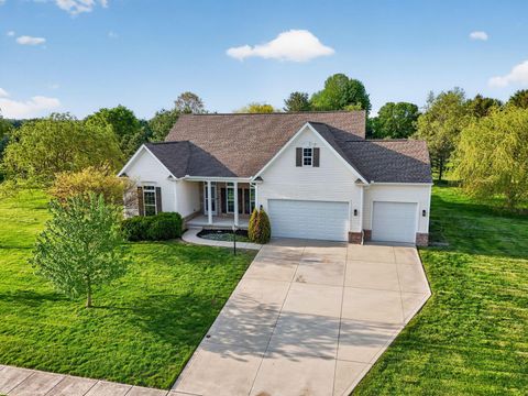 Photo of 100 York Gate Drive, Pataskala, OH 43062 (MLS # 226013640)