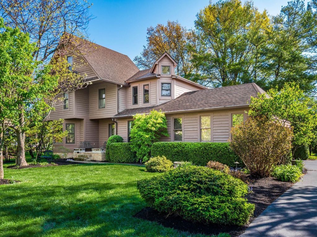 Photo of 8642 Hawick Court S, Dublin, OH 43017 (MLS # 226013885)