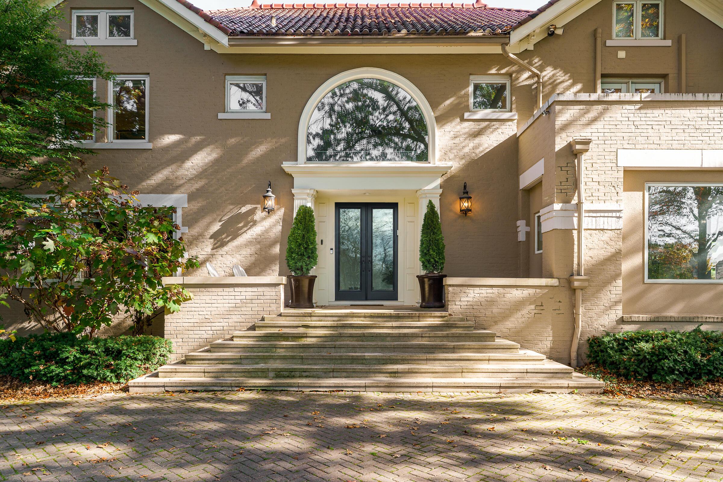 336 S Columbia Avenue