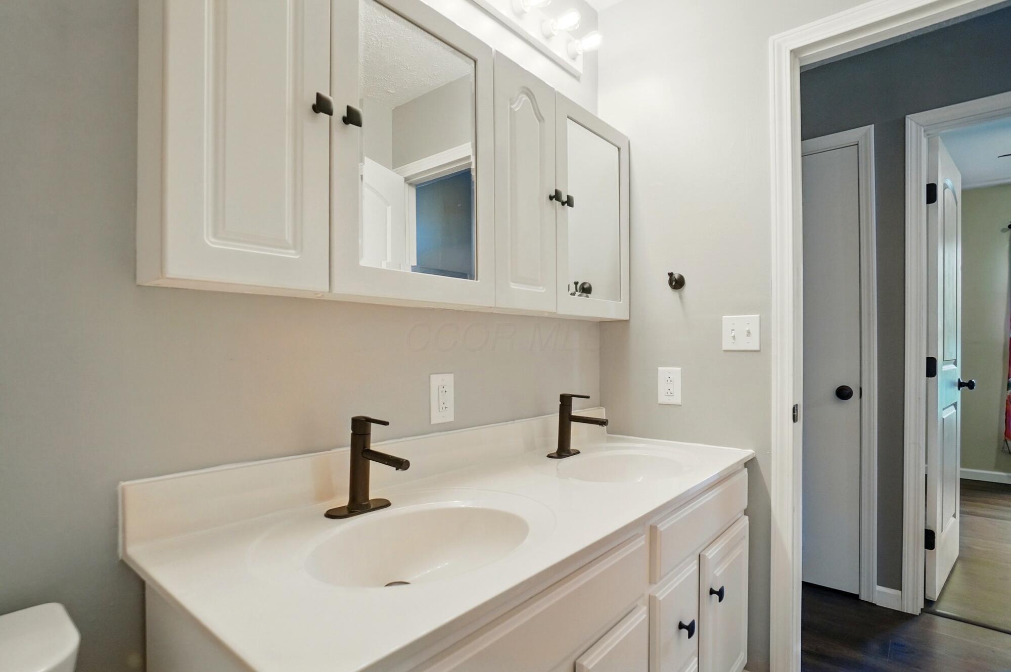820 N Walnut Street, Baltimore, Ohio image 46