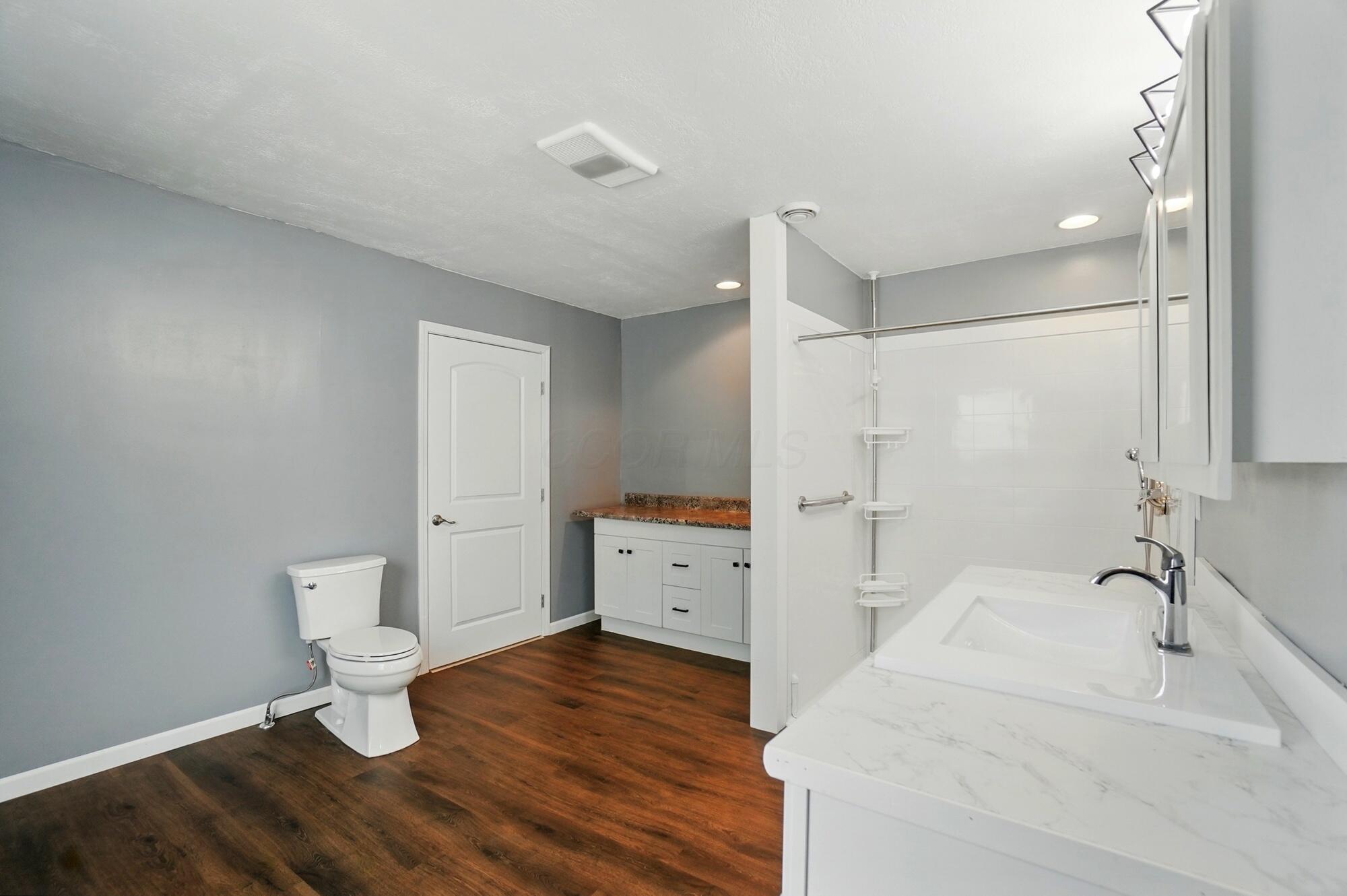 820 N Walnut Street, Baltimore, Ohio image 30