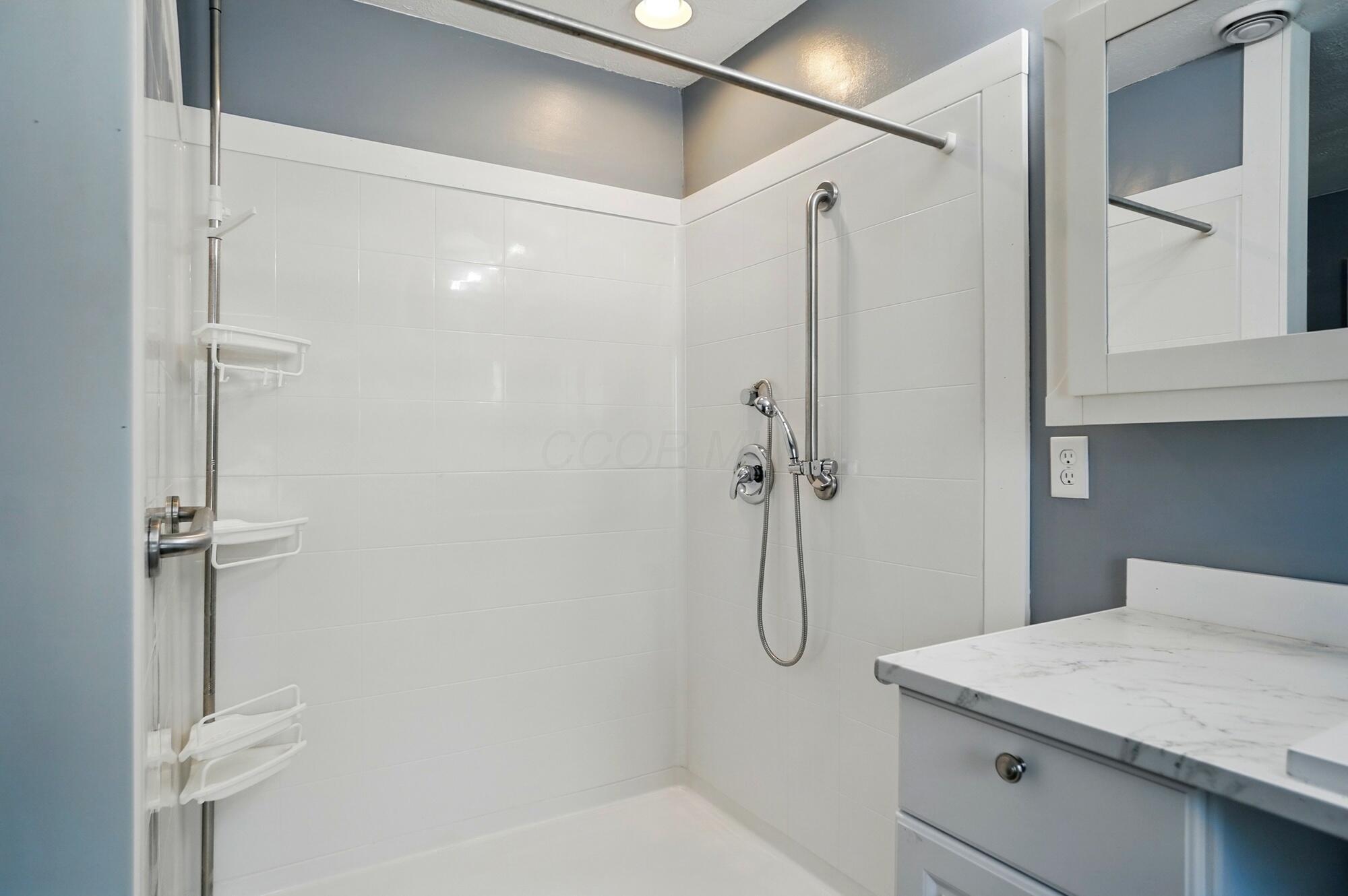 820 N Walnut Street, Baltimore, Ohio image 32