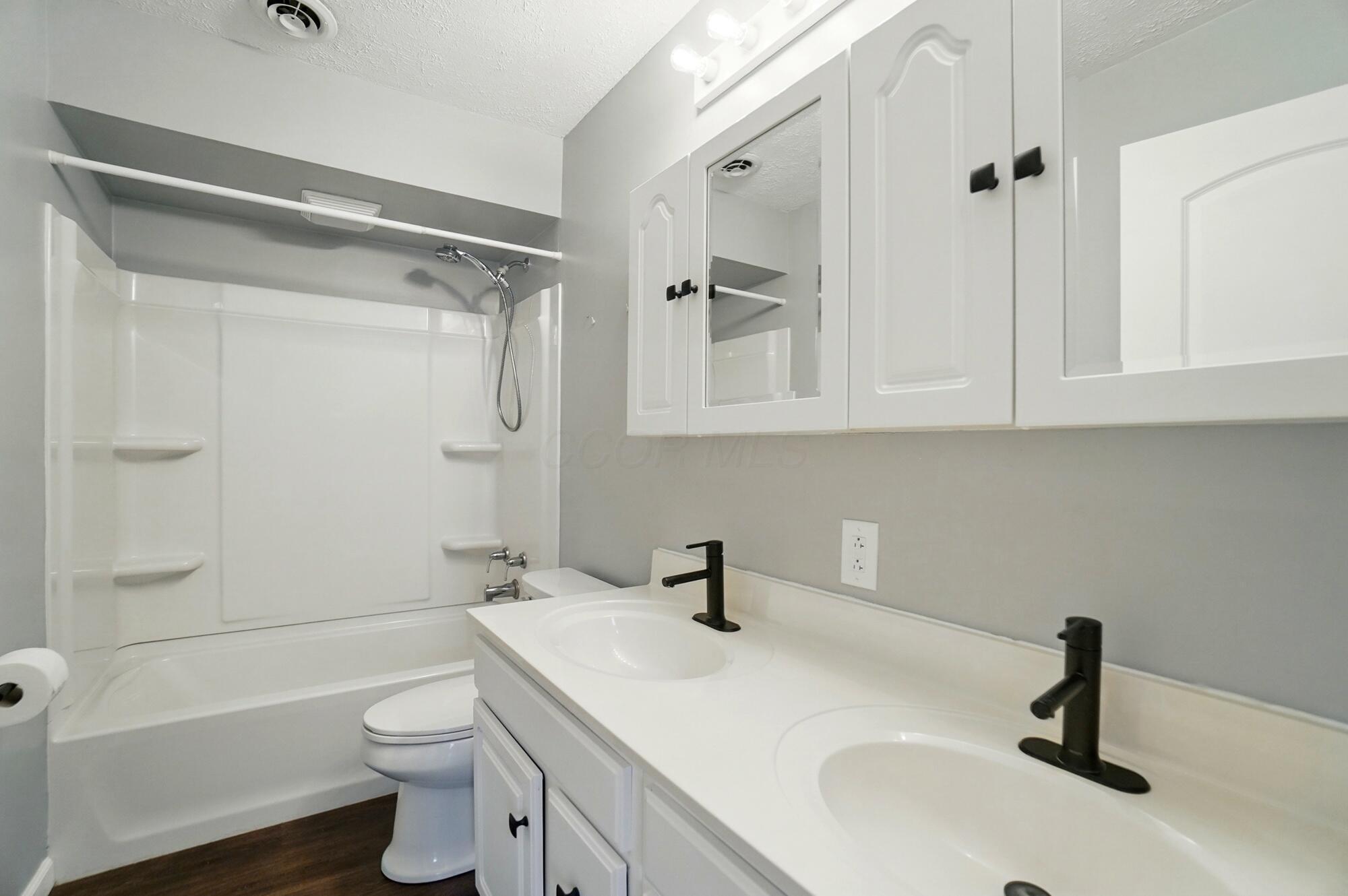 820 N Walnut Street, Baltimore, Ohio image 45
