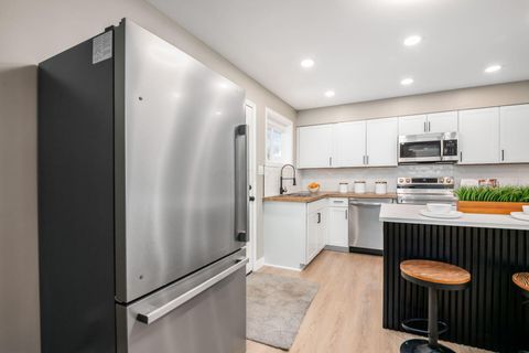 Tiny photo for 1559 Grattan Road, Columbus, OH 43227 (MLS # 225044746)