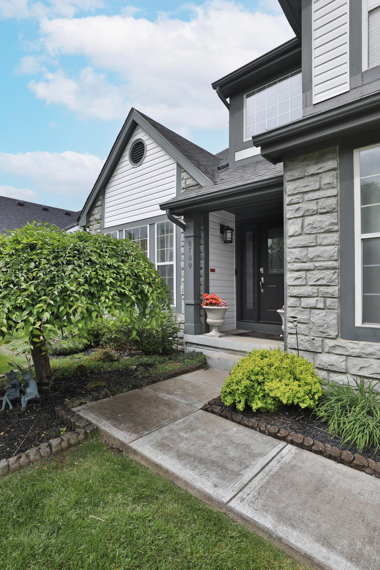 5709 Killiney Lane