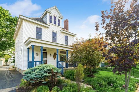 Photo of 333 E Jenkins Avenue, Columbus, OH 43207 (MLS # 226017820)