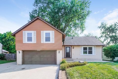 Photo of 1954 Forest Lake Court, Grove City, OH 43123 (MLS # 225037810)