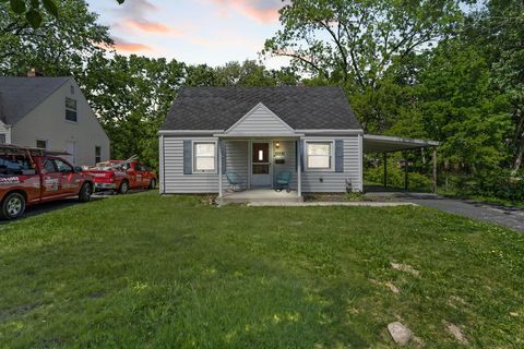 Photo of 2559 Hamilton Avenue, Columbus, OH 43211 (MLS # 226016993)
