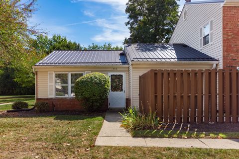 Photo of 1306 Lowland Court 91 #91, Columbus, OH 43204 (MLS # 225037575)