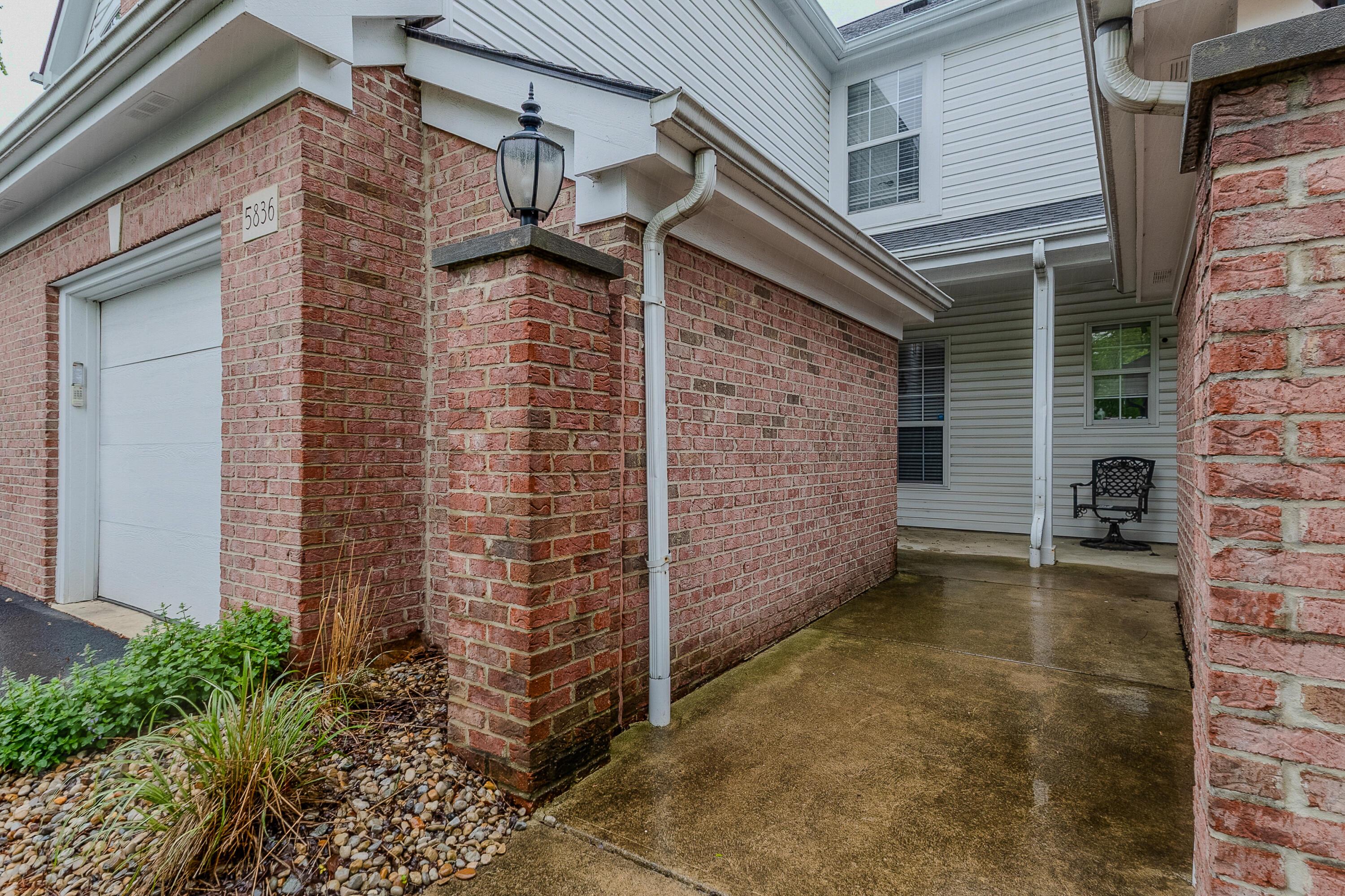 5836 Edge Of Village, Westerville, Ohio image 2