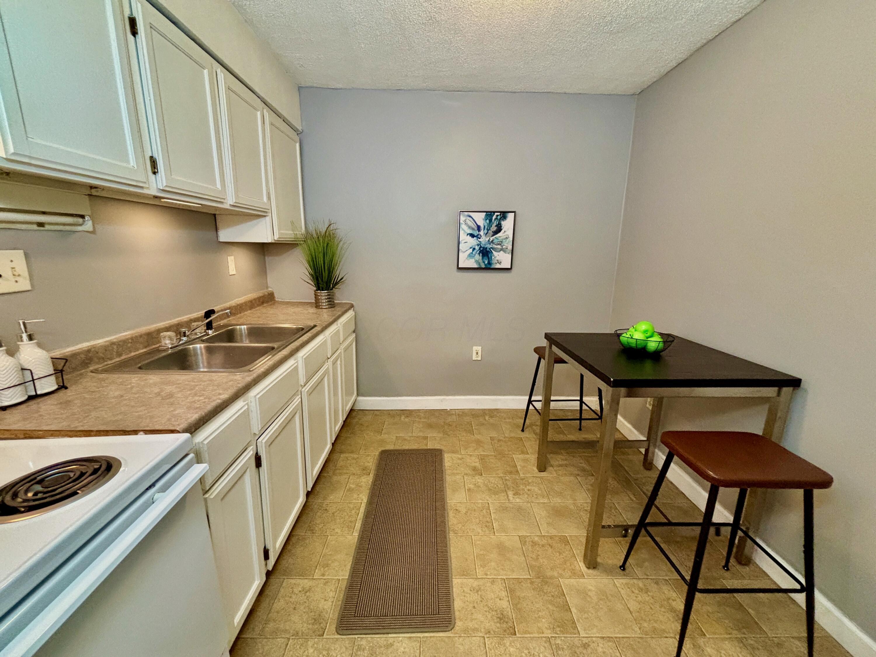 1392 N Summit Street Units A, B, C & D