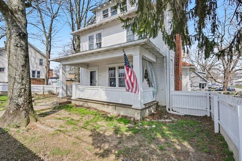 Photo of 701 W Wheeling Street, Lancaster, OH 43130 (MLS # 226007923)