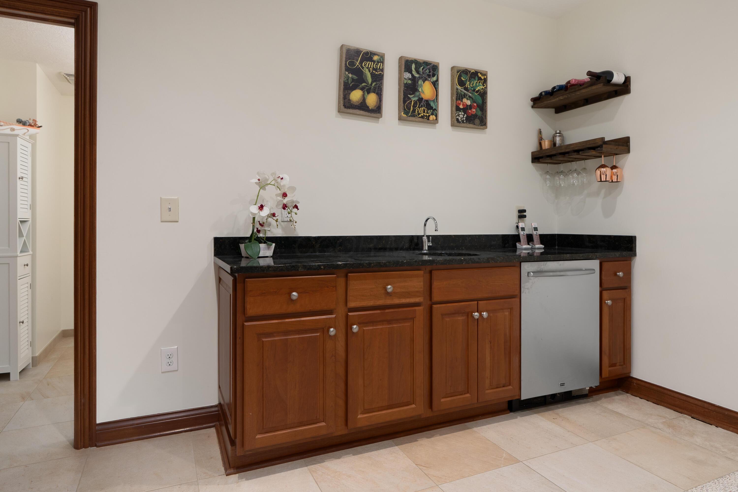 9785 Kingston Circle, Powell, Ohio image 36