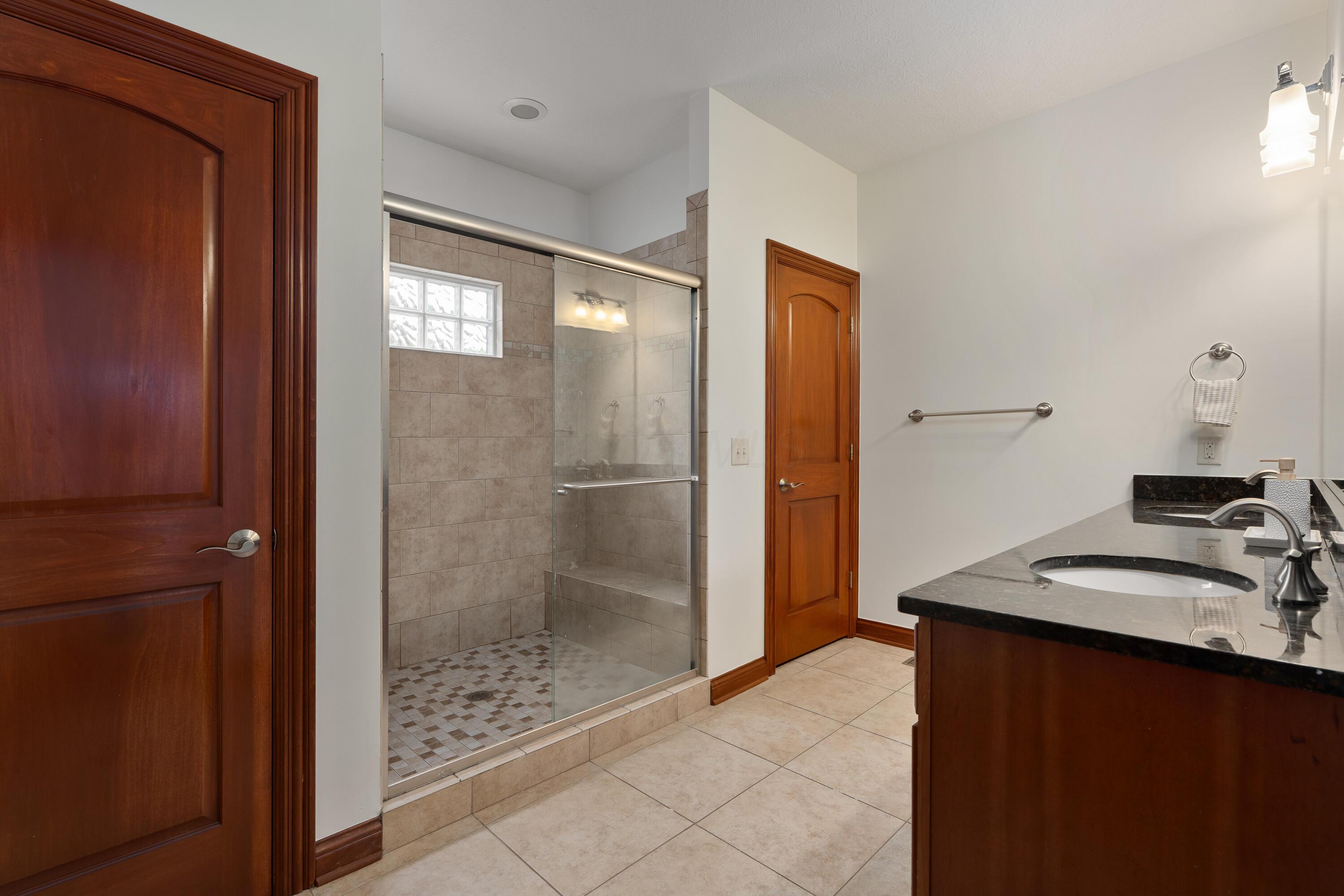 9785 Kingston Circle, Powell, Ohio image 24