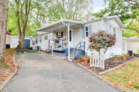 Photo of 60 Estates Lane, Reynoldsburg, OH 43068 (MLS # 225036196)
