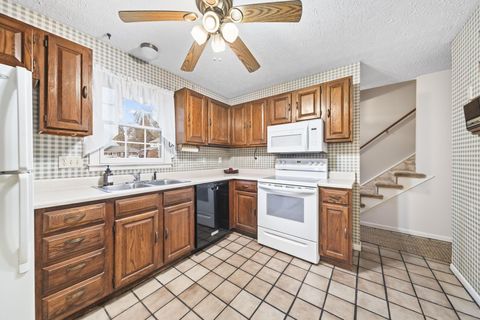 Tiny photo for 304 Constitution Drive, Chillicothe, OH 45601 (MLS # 225044688)