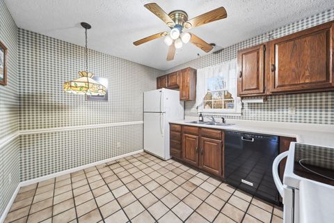 Tiny photo for 304 Constitution Drive, Chillicothe, OH 45601 (MLS # 225044688)