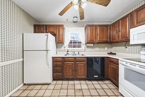 Tiny photo for 304 Constitution Drive, Chillicothe, OH 45601 (MLS # 225044688)