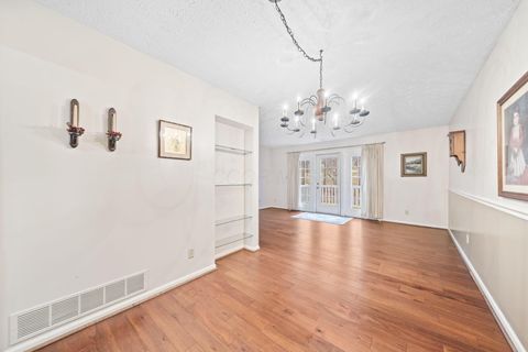 Tiny photo for 304 Constitution Drive, Chillicothe, OH 45601 (MLS # 225044688)