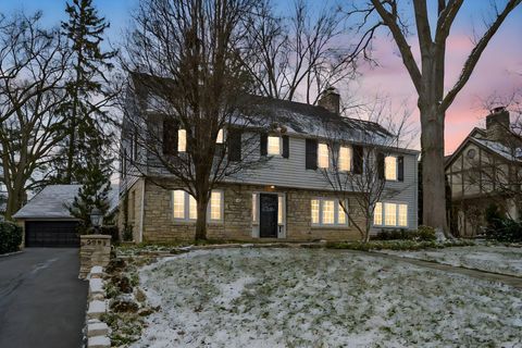 Photo of 2295 Oxford Road, Upper Arlington, OH 43221 (MLS # 226000088)