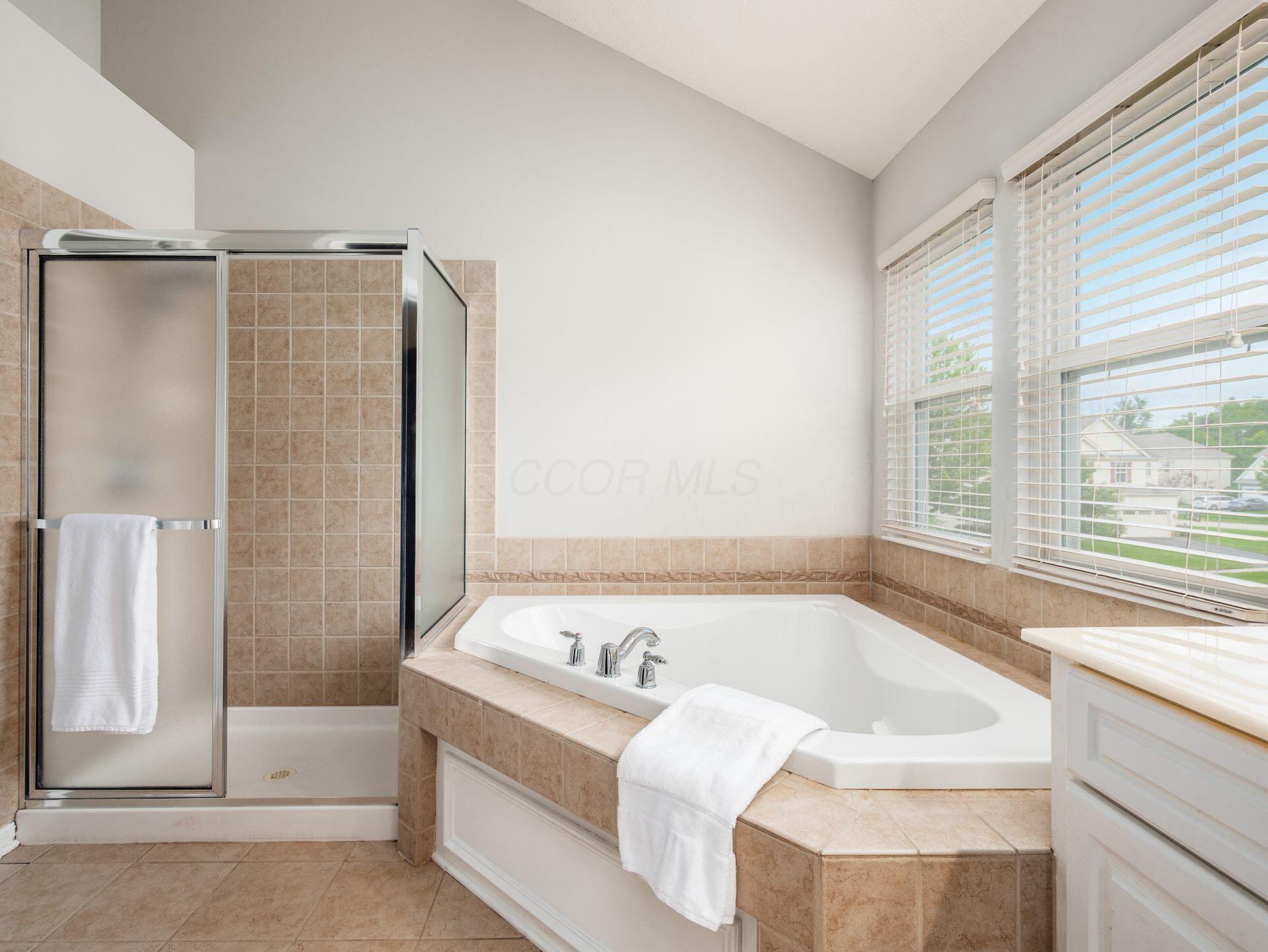 7915 Fargo Lane, Delaware, Ohio image 32