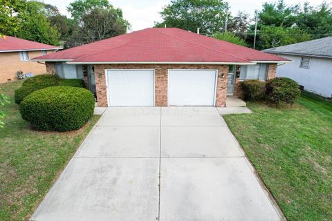Photo of 5596-5598 Parkville Street, Columbus, OH 43229 (MLS # 225038903)