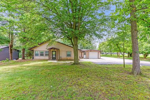 Photo of 610 Military Road, Zanesville, OH 43701 (MLS # 226010462)