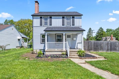 Photo of 1676 E Lakeview Avenue, Columbus, OH 43224 (MLS # 226014461)