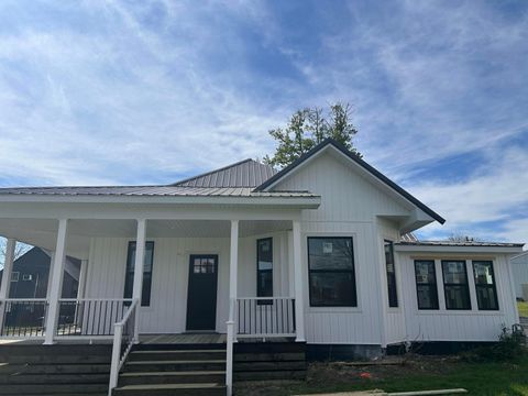 Homes For Sale - 343 W South Street<br/> Jackson, OH 45640