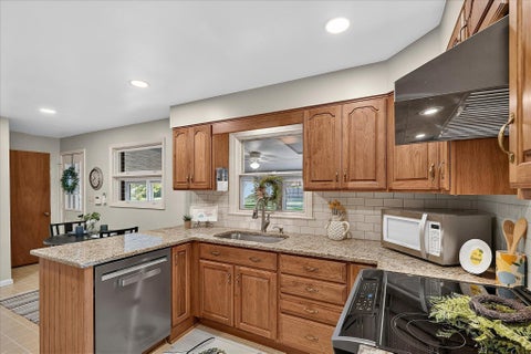 Tiny photo for 1 Shawnee Drive, Chillicothe, OH 45601 (MLS # 226036969)