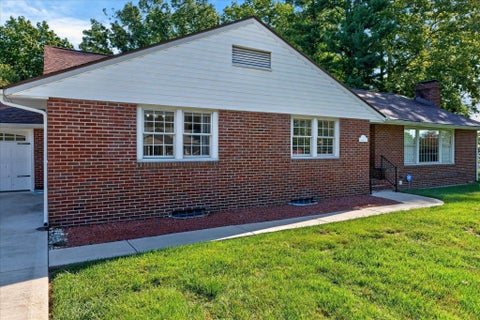 Tiny photo for 1 Shawnee Drive, Chillicothe, OH 45601 (MLS # 226036969)