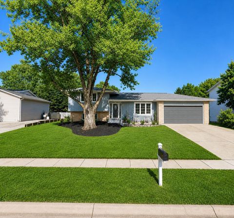 Photo of 548 Theori Avenue, Columbus, OH 43230 (MLS # 226024358)