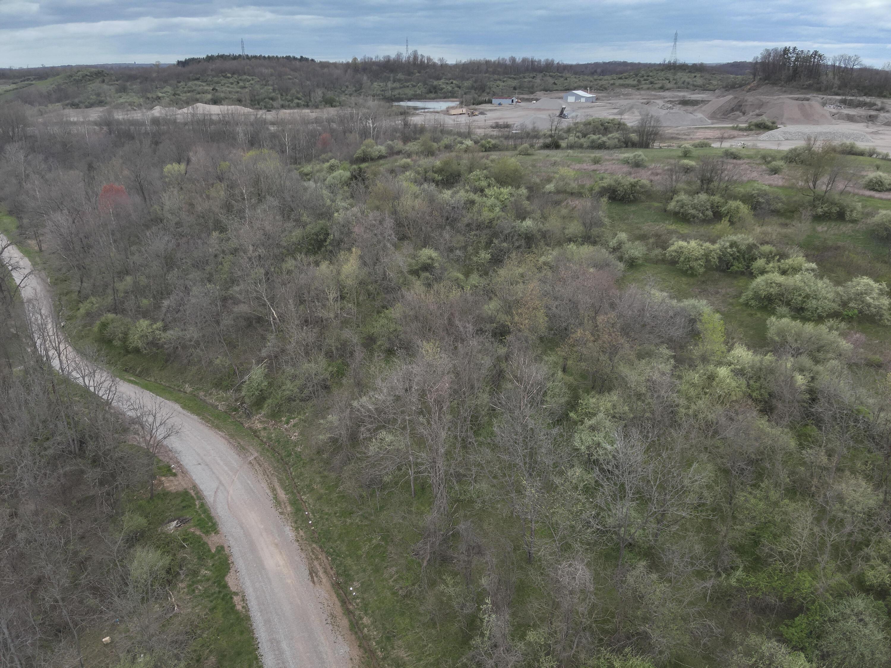 Roscoe Road, Jackson, Ohio image 3