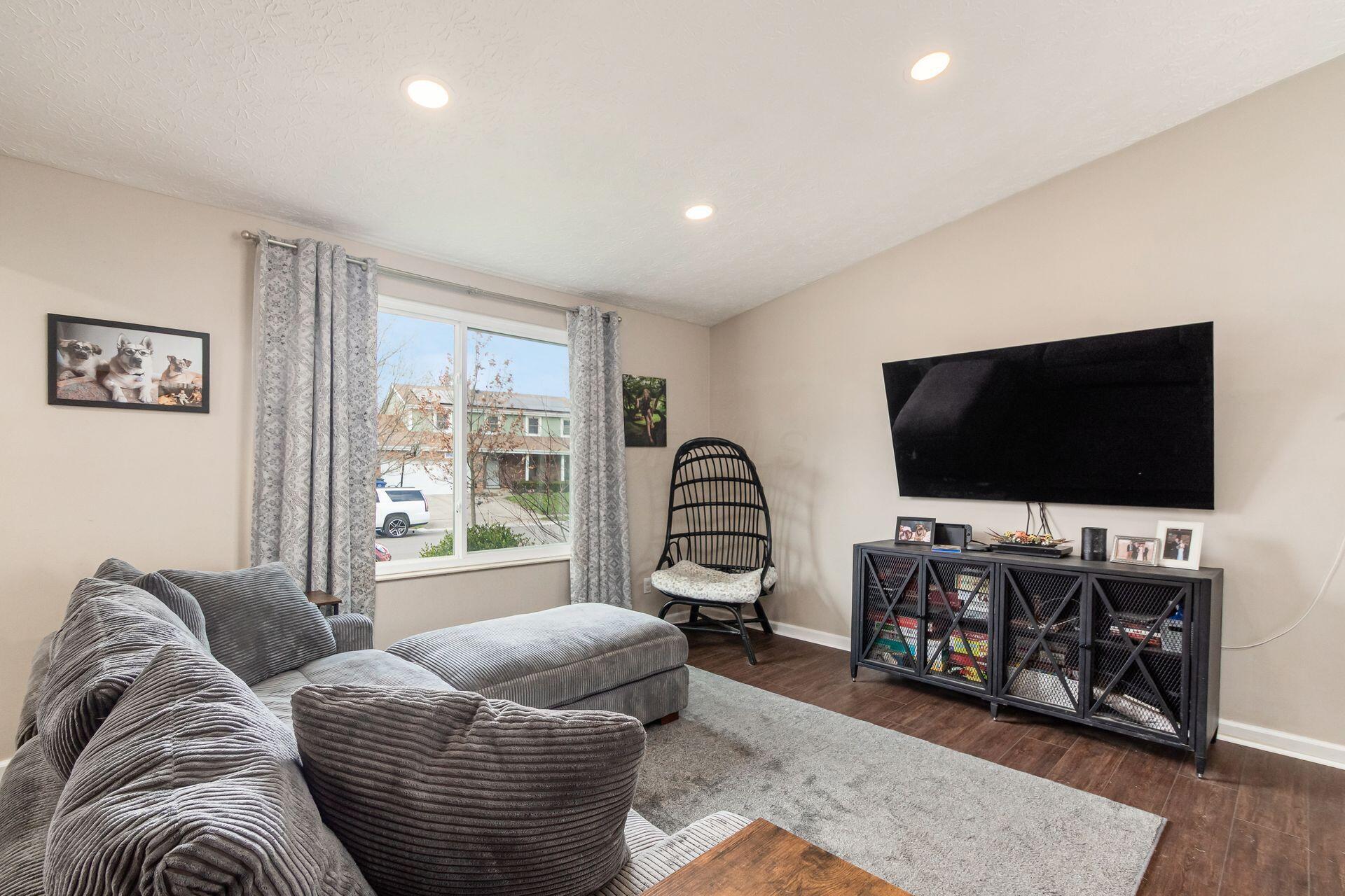 8768 Scarsdale Boulevard