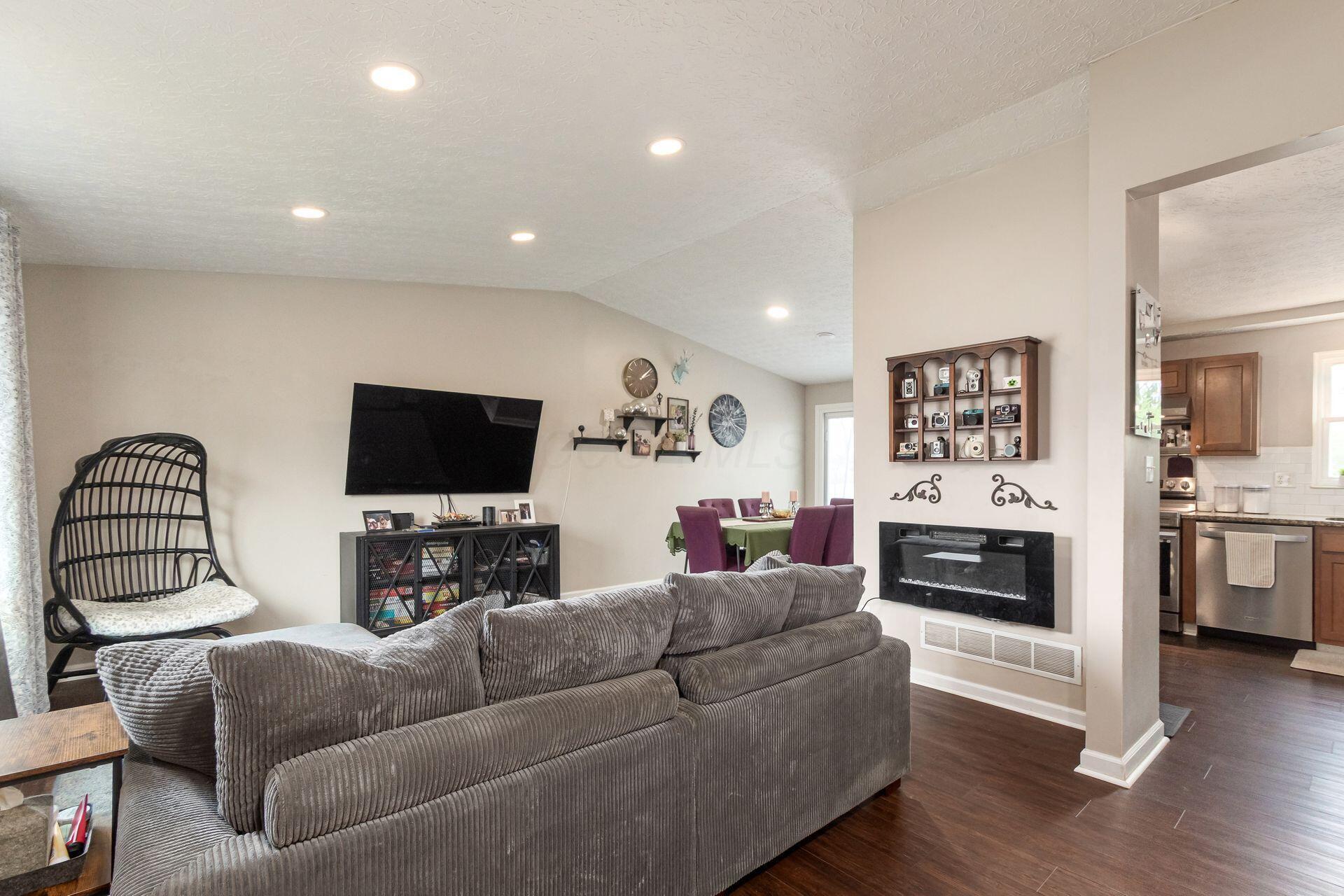 8768 Scarsdale Boulevard