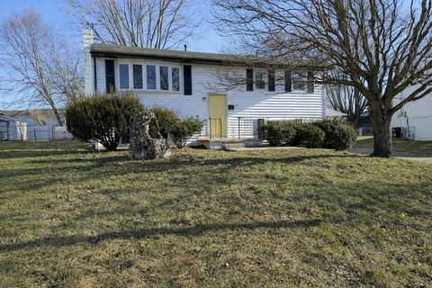 Photo of 1829 Beacon Street, Lancaster, OH 43130 (MLS # 226004801)