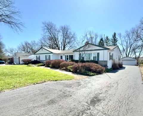 Photo of 3755 Mayfair Drive, Grove City, OH 43123 (MLS # 226008739)