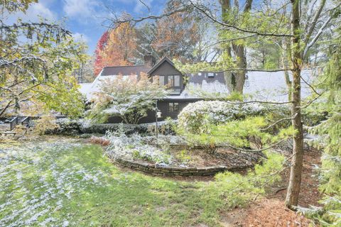 Photo of 815 Old Woods Road, Columbus, OH 43235 (MLS # 225042786)