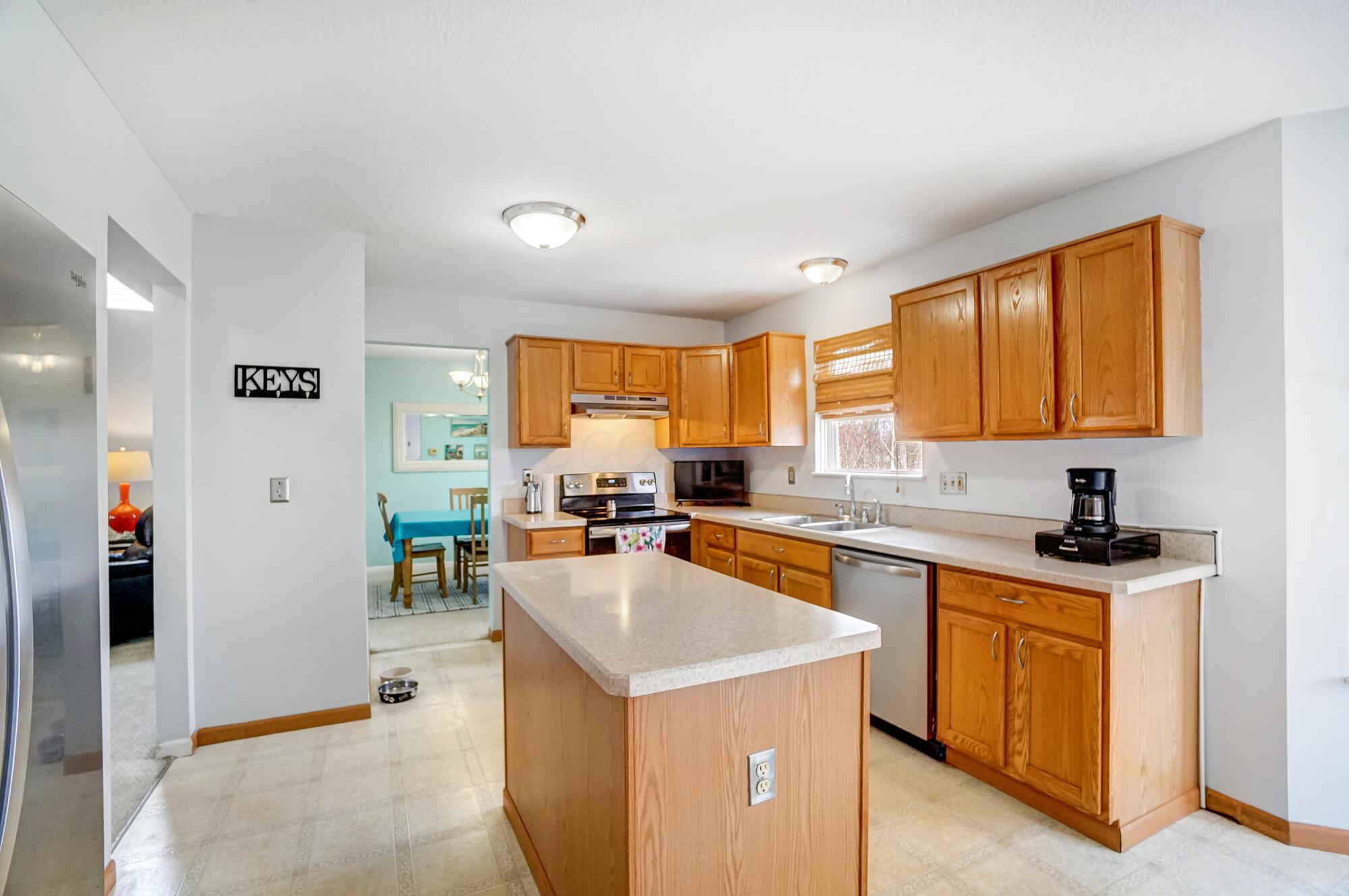 8572 Robbins Loop Drive, Reynoldsburg, Ohio image 15