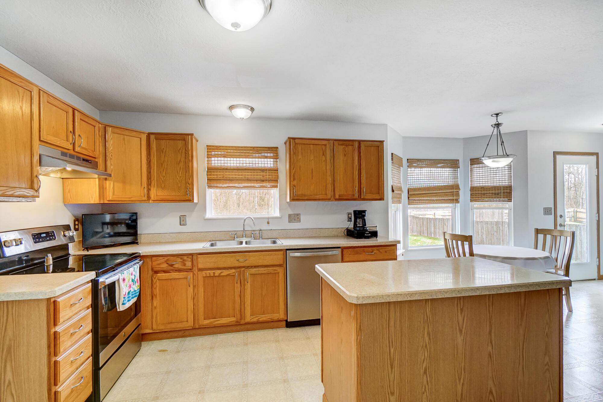 8572 Robbins Loop Drive, Reynoldsburg, Ohio image 14